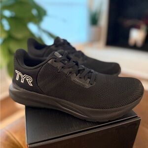 TYR Techknit RNR-1 size 9